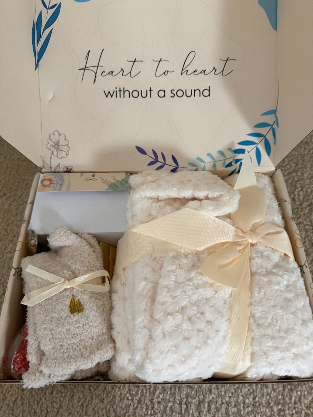 🌸 "A Hug in a Box" Self-Care Gift Set — New & Unopened 🛁✨